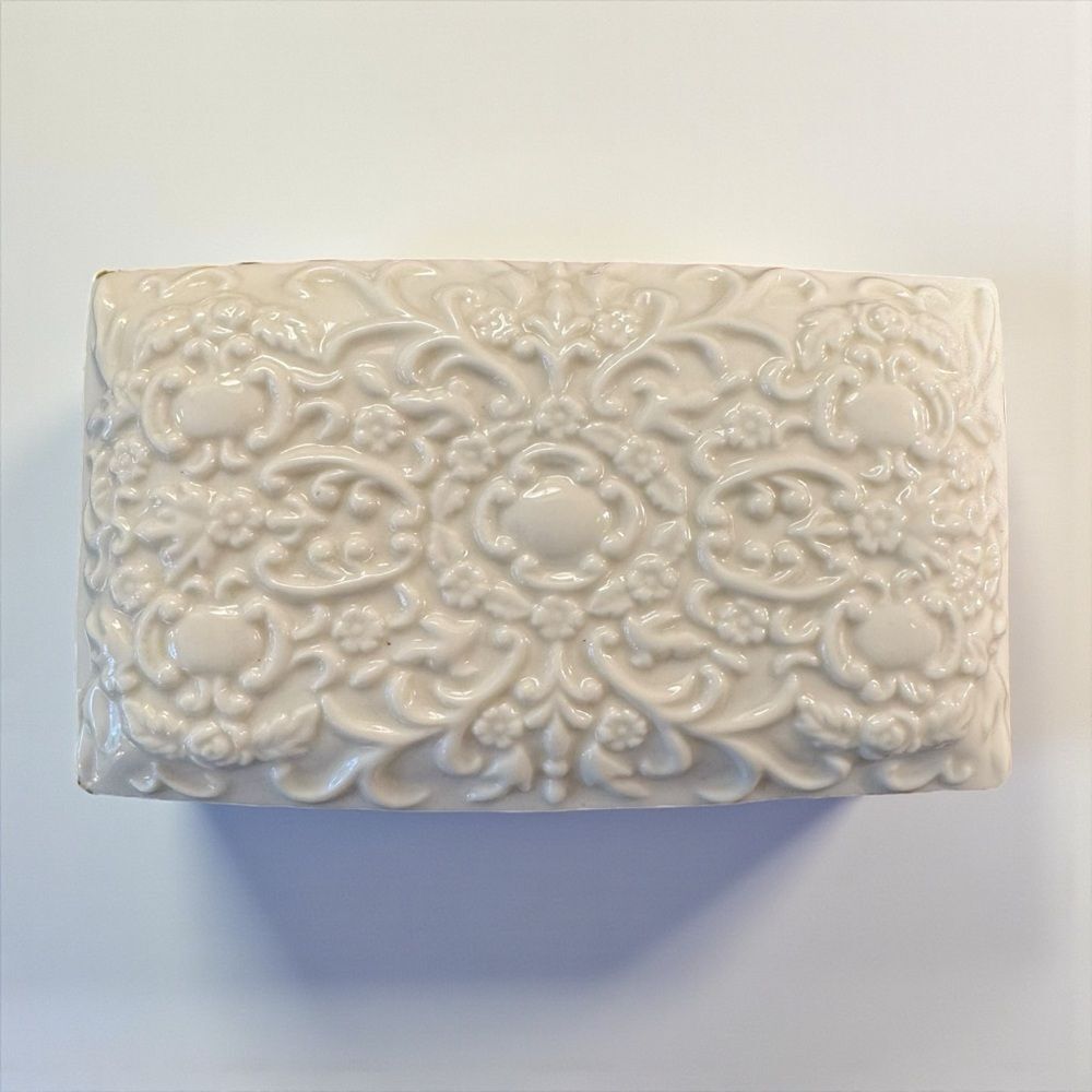 Vintage Centurion Collection Ivory Cream Porcelain Trinket Jewelry Box - Picture 3 of 10